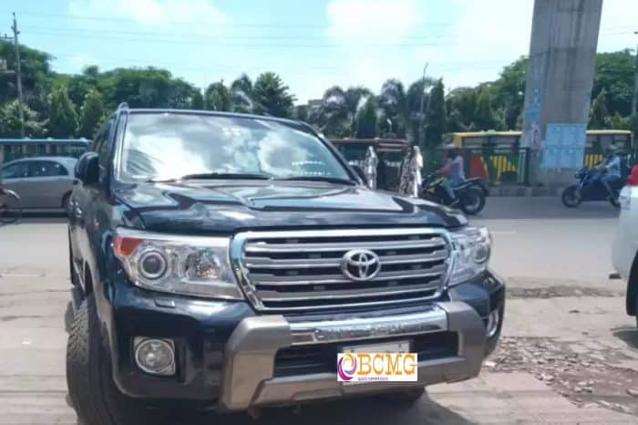 Get Land Cruiser Prado Rental Service in Shahbagh Dhaka