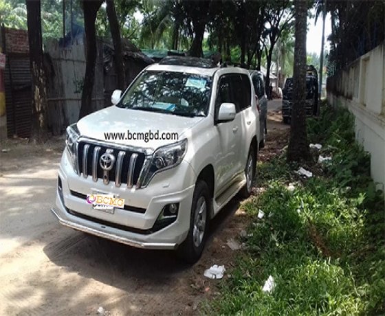 Montly car rental service in Niketon Dhaka