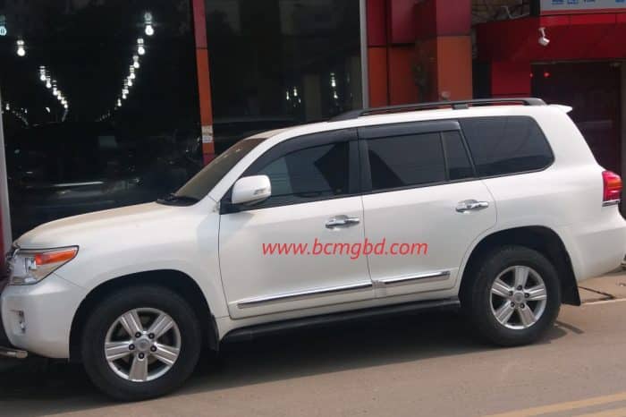 Toyota Land Cruiser VTX Prado Hire in Dhaka to across Bangaladesh