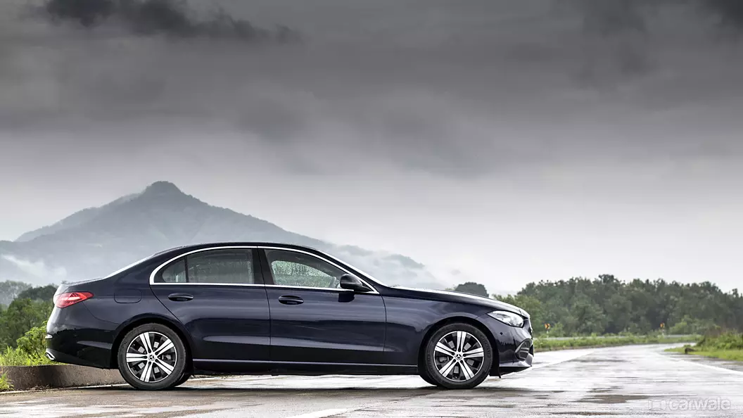 Hire A Luxury Car For Daily in Uttara Dhaka Bangladesh. We Also Provide Luxury Car on rent Daily, Weekly, Monthly Service  All Variants of Cars & Coaches